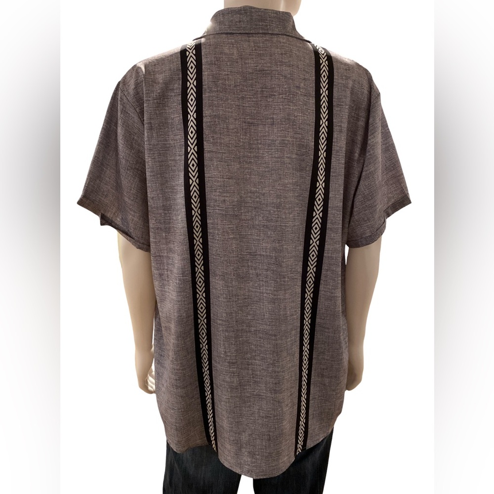 Men's Short-Sleeve Gray Cuban Shirt with Contrast Trim - Picture 2 of 2